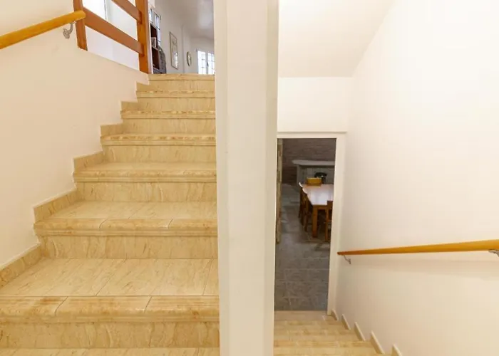 Willa Hills Private *